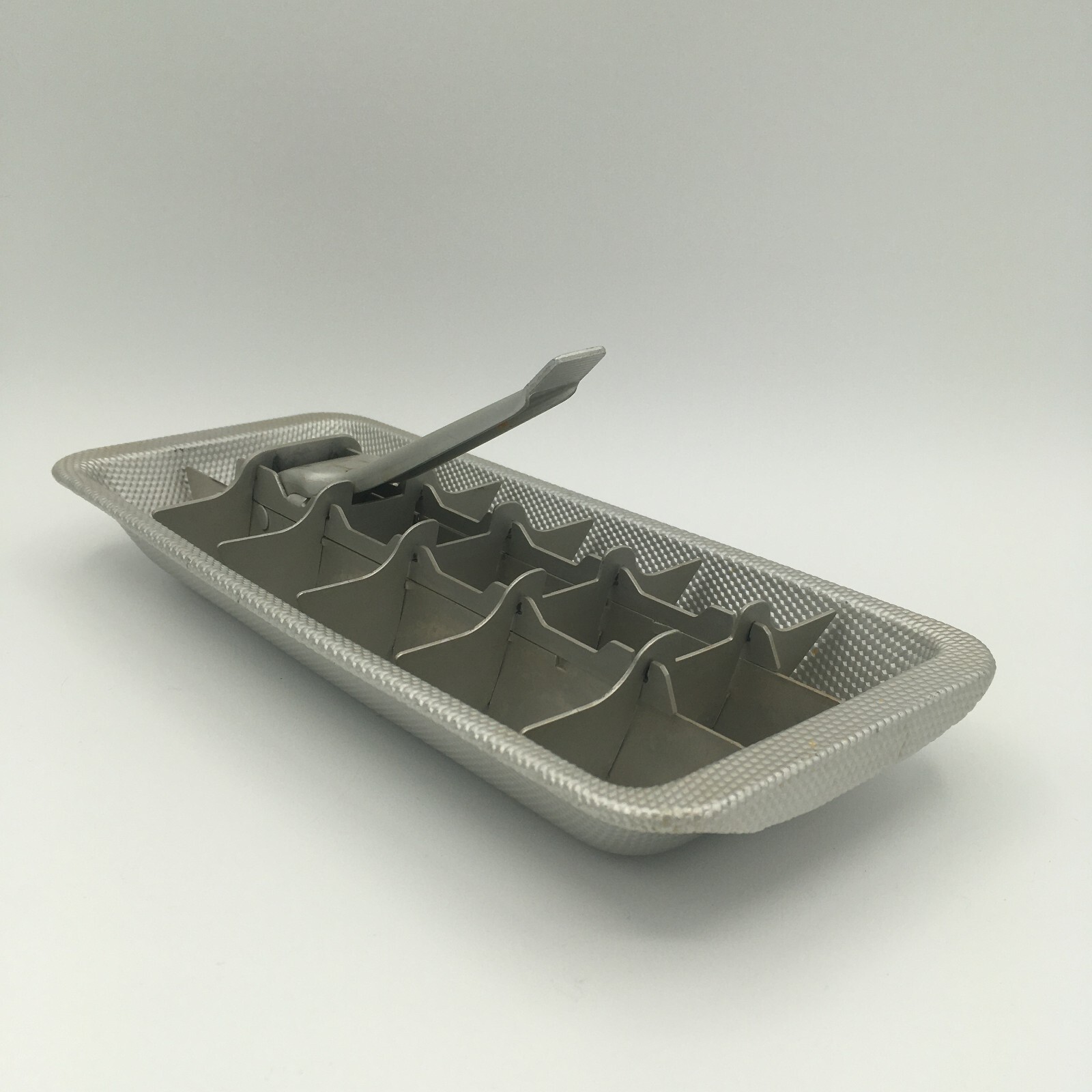 Vintage 18 Cube Aluminum Kitchen Ice Cube Tray with T Handle