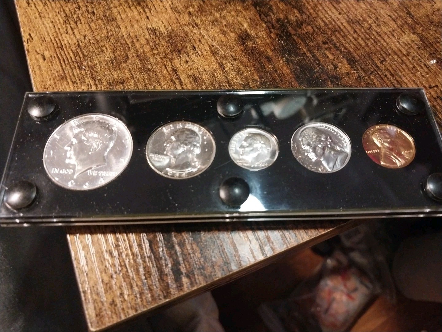 1964 PHILADELPHIA MINT SET KENNEDY HALF -CENT CAPITAL PLASTICS METAL SCREWS
