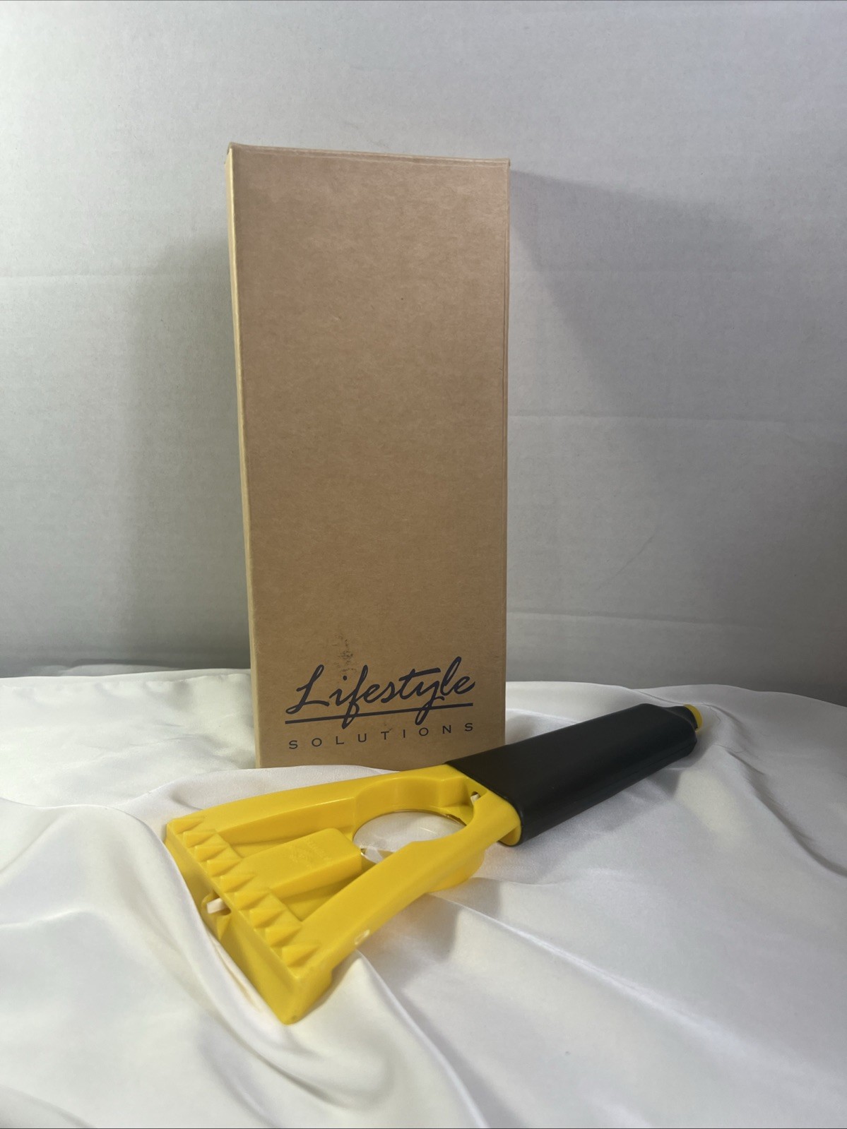Vinatge Avon 1996 Multi-Function Ice Scraper Tire Pressure Gauge New In Box