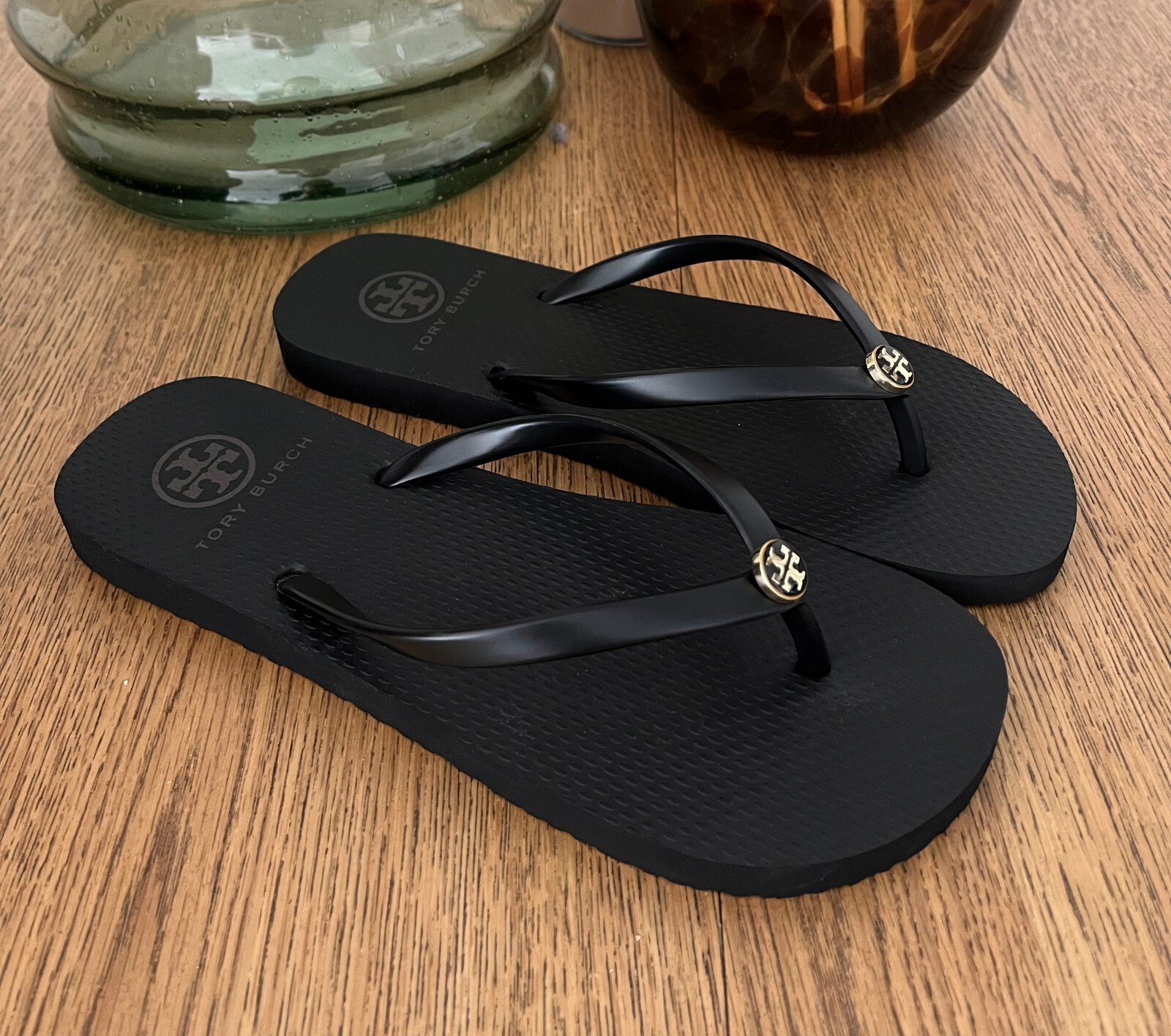 TORY BURCH Flip Flops 7 Black Flats Thin Strap Sandals