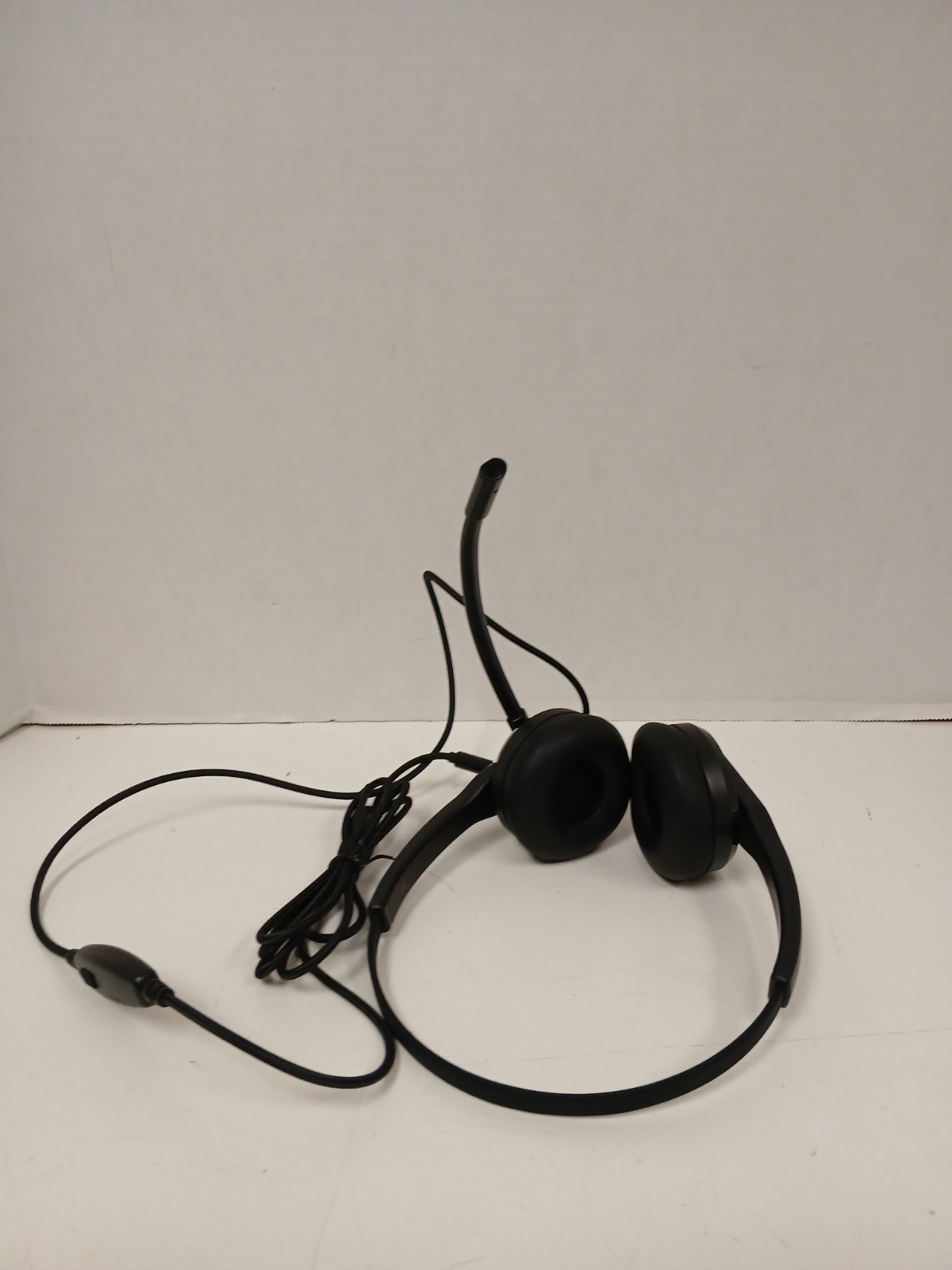 Creative Labs HS-230 Headset With Noise Cancelling Microphone