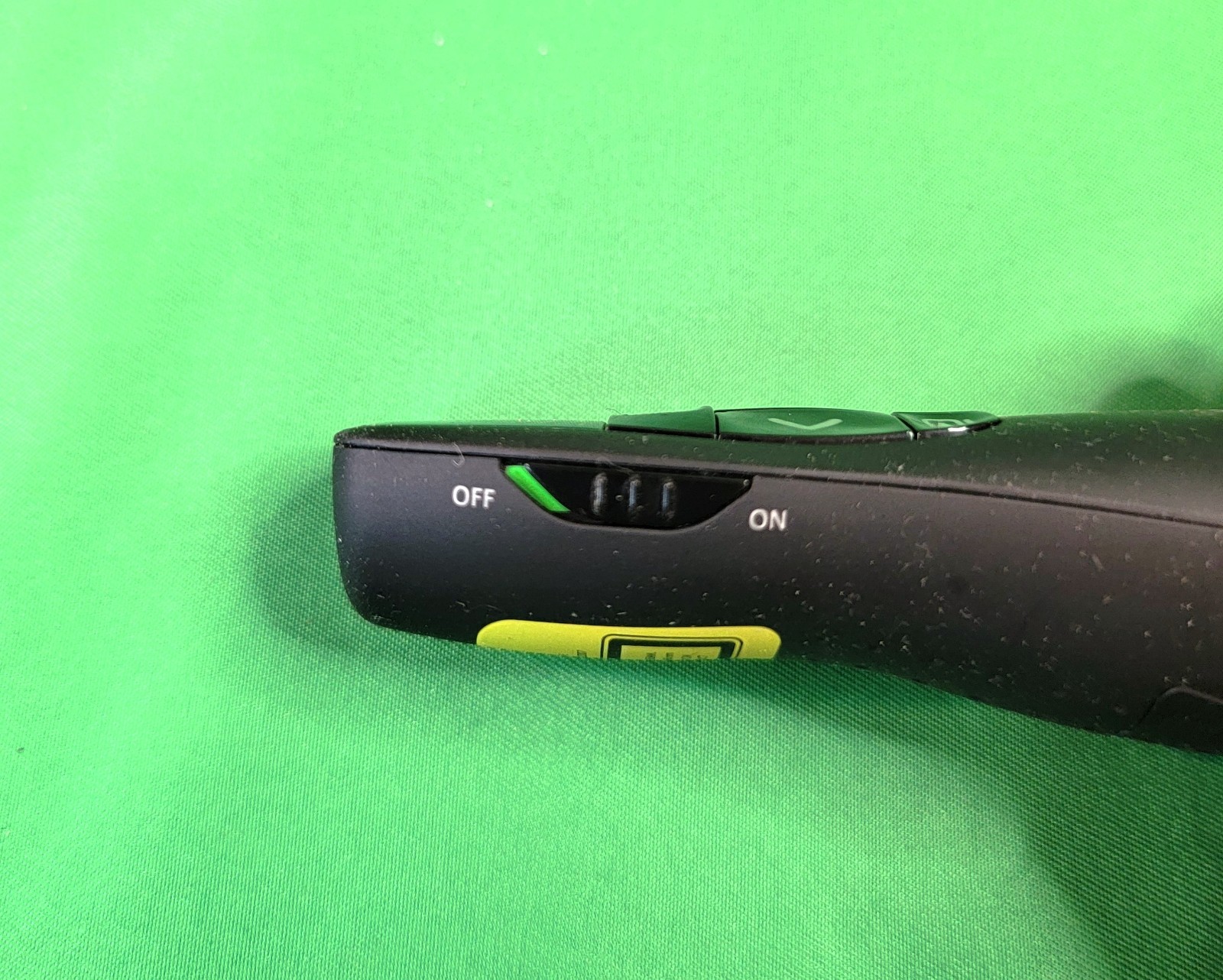 Logitech R400 LCD Presentation Laser Pointer Remote W/ Dongle / Case TESTED