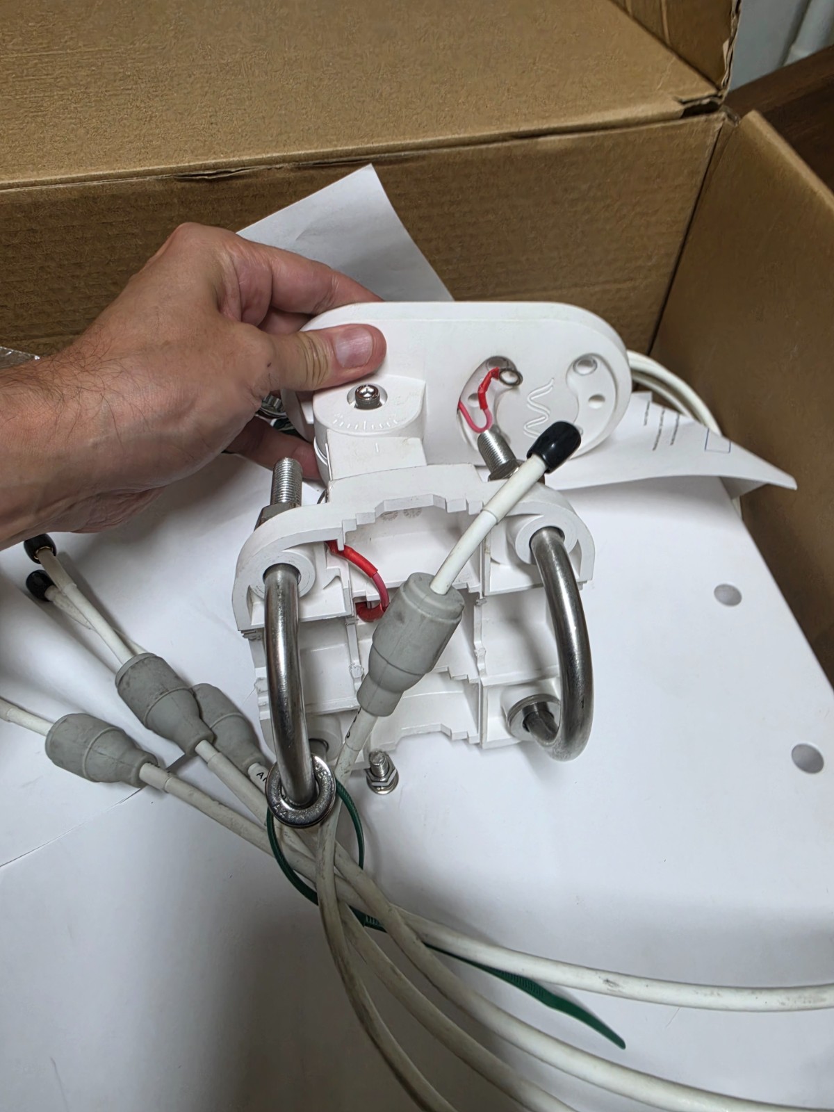 Waveform QuadPro: High-Gain Directional 4x4 MIMO Panel Antenna - 4G 5G Internet