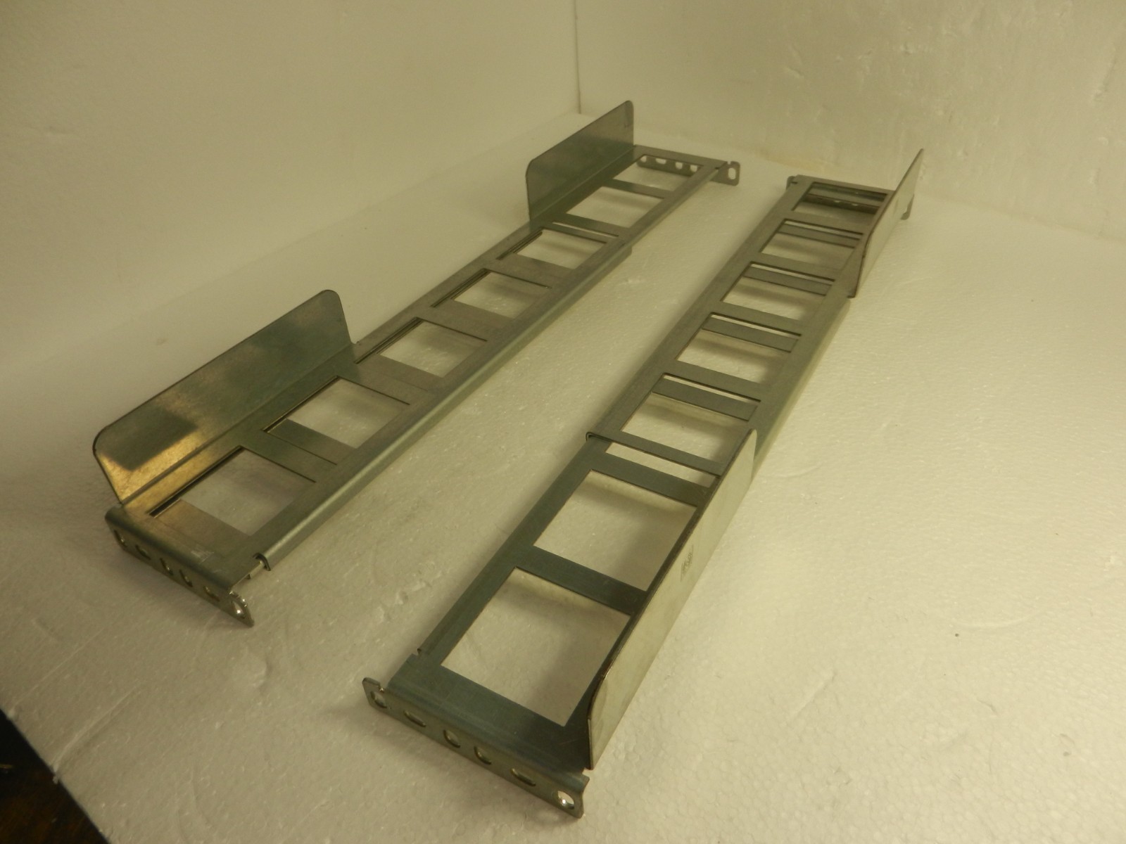 Server Rackmount Sliding Rails  ( Please see all pics ) )