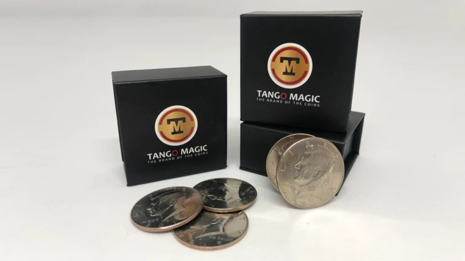 Perfect Shell Coin Set Half Dollar (Shell and 4 Coins D0201) by Tango Magic