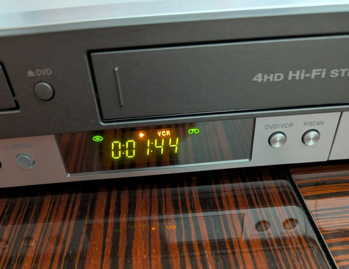 Zenith XBR616 Combo VCR Player & DVD Recorder