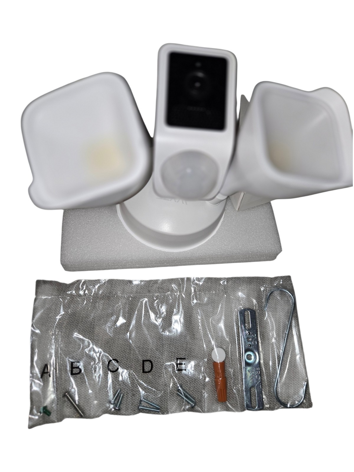 Wyze Cam Floodlight V2 Motion-activated Hardwired