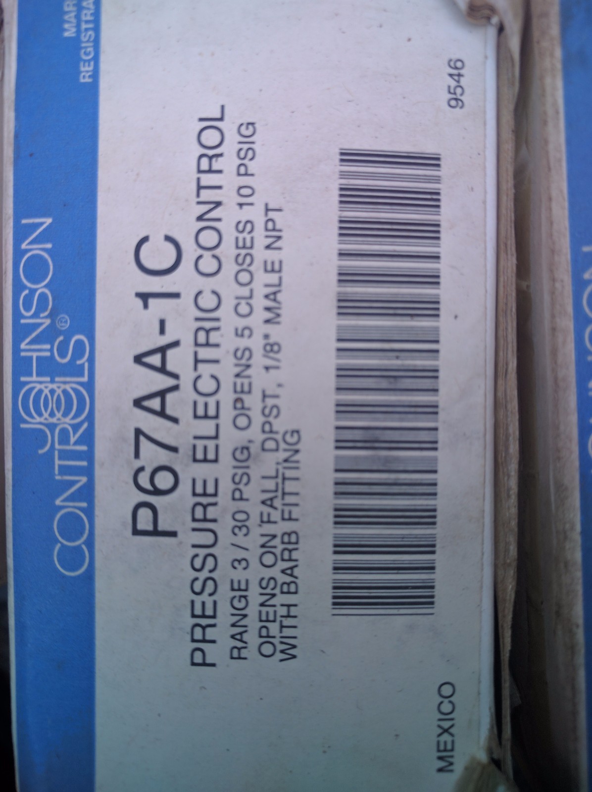 New in box JOHNSON CONTROL Pressure Electric Control P67AA-1C