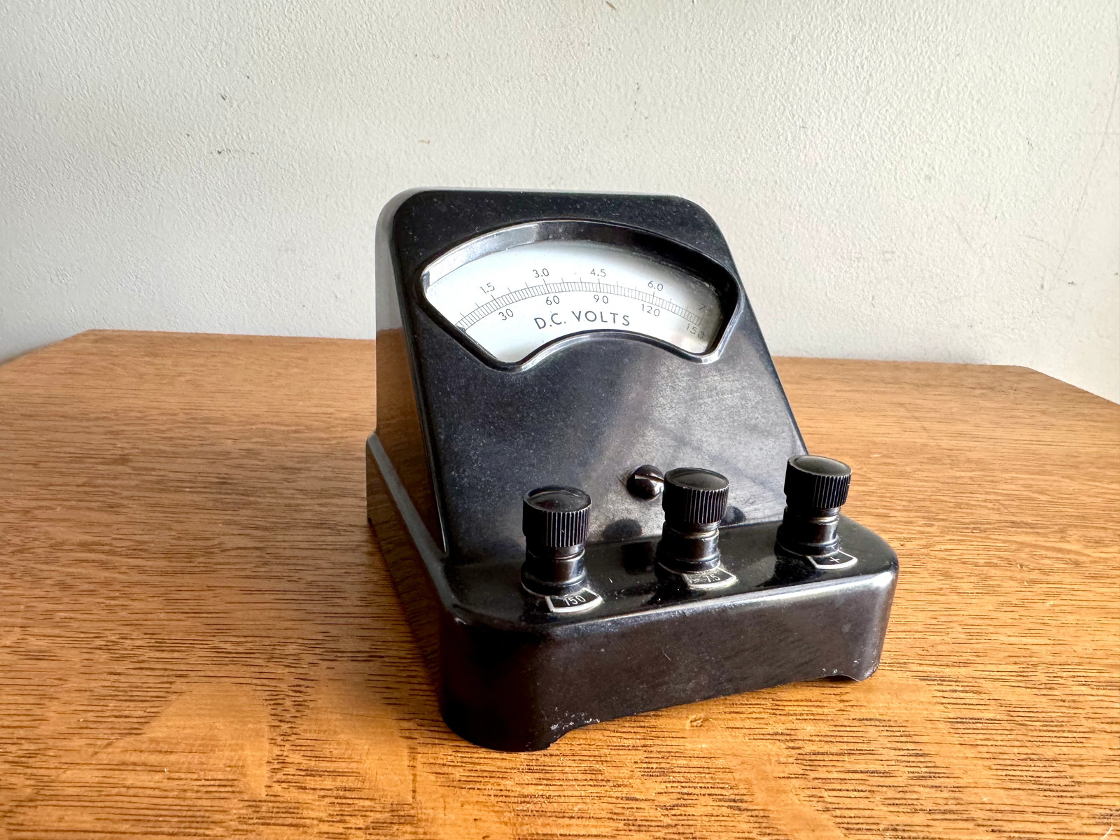 Vintage Welch Scientific Co. D.C. Volt Meter | Black Bakelite Welch Scientific