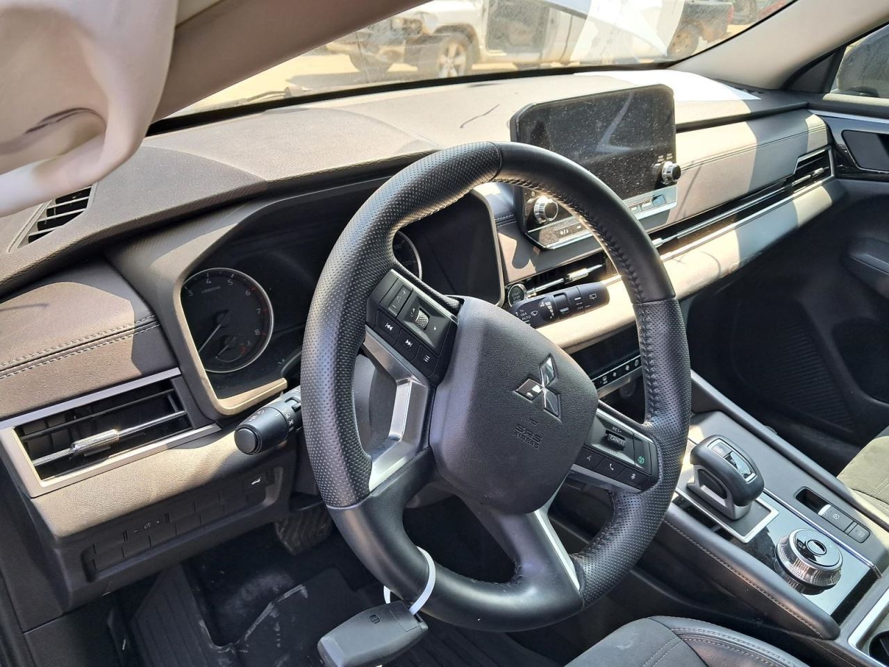 OUTLANDER 2023 Glove Box 4776795