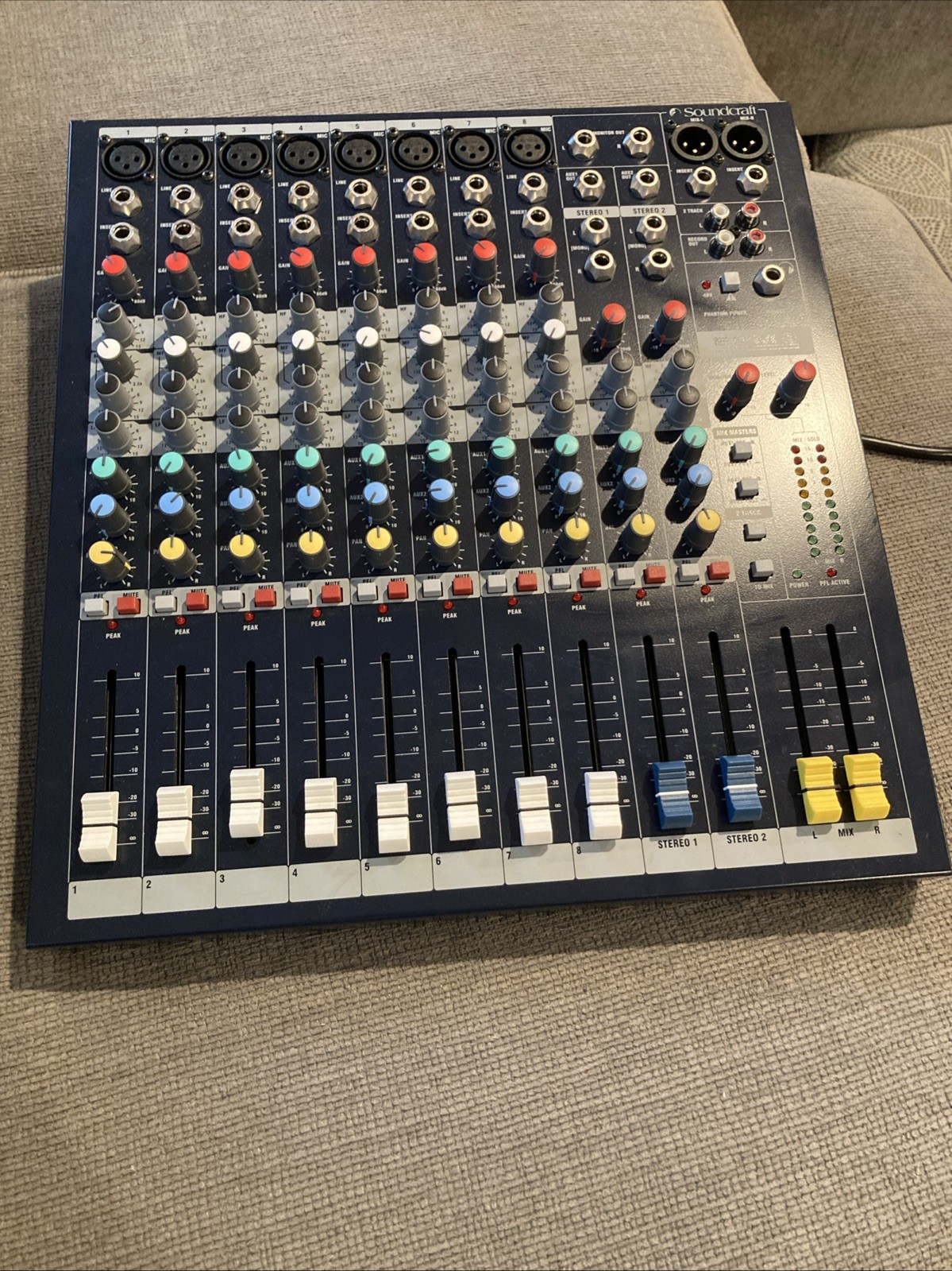 Soundcraft EPM8 8-Channel Multi-Format Mixer