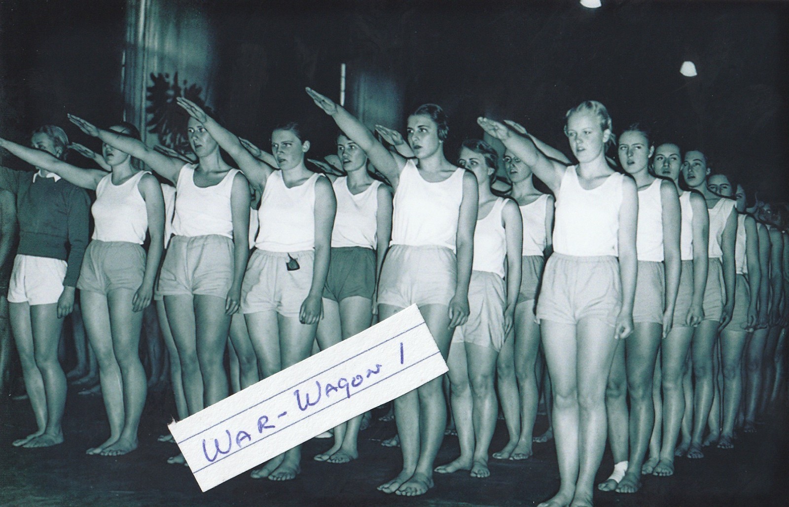 WW II German  Photo ==        Deutscher Mädel League  Bdm Girls...