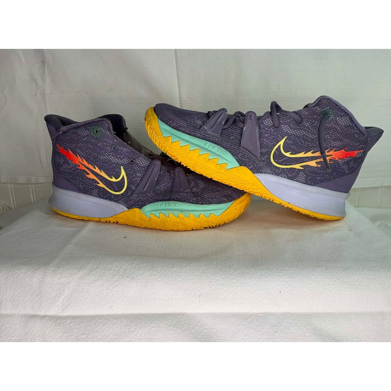 Nike Kyrie 7 GS Daybreak Purple Yellow Flame CT4080-500 Kids Size 6.5Y Sneakers
