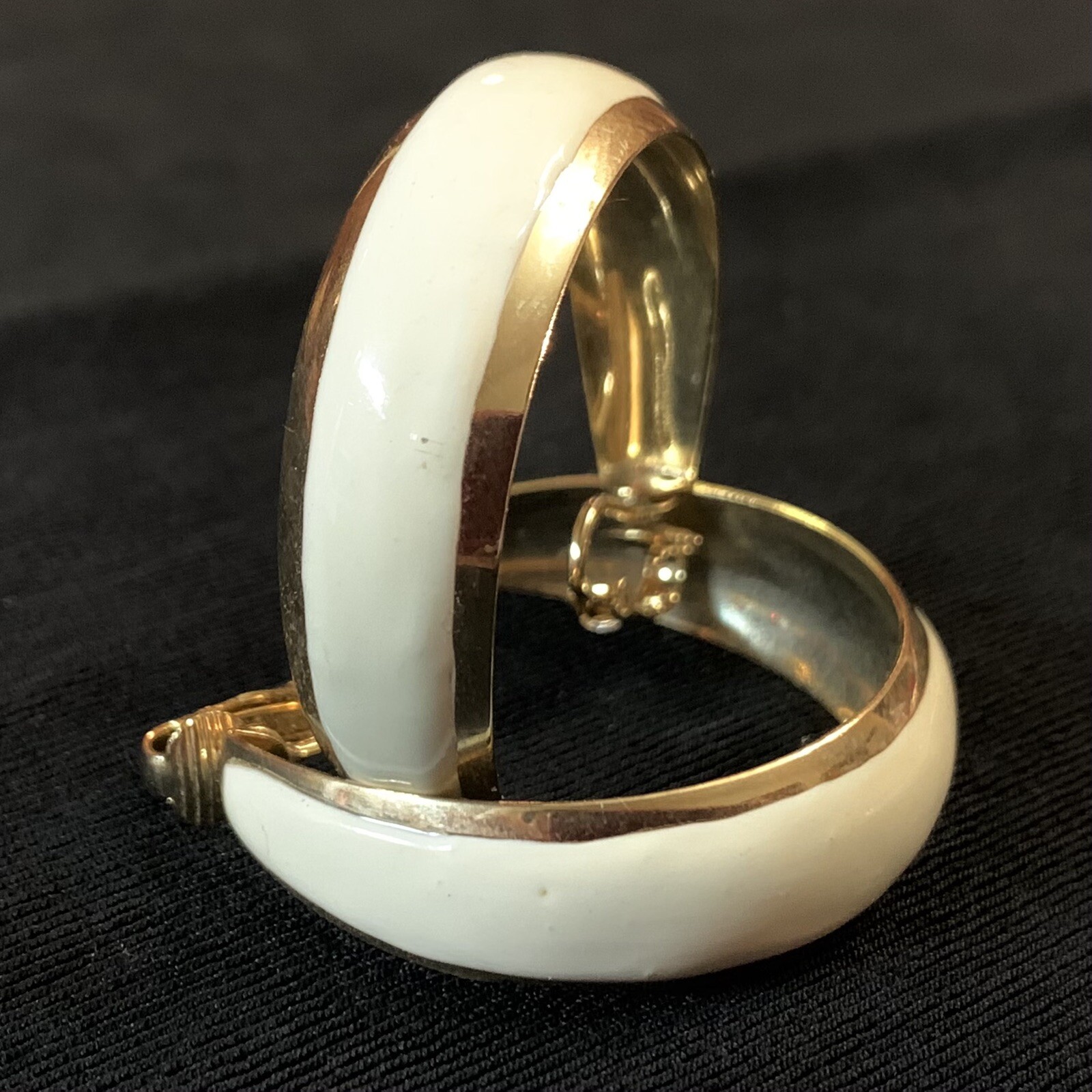 Vtg Haute Couture Cream Enamel Gold Tone Big Bold Clip Hoop Earrings 1.75” Drop