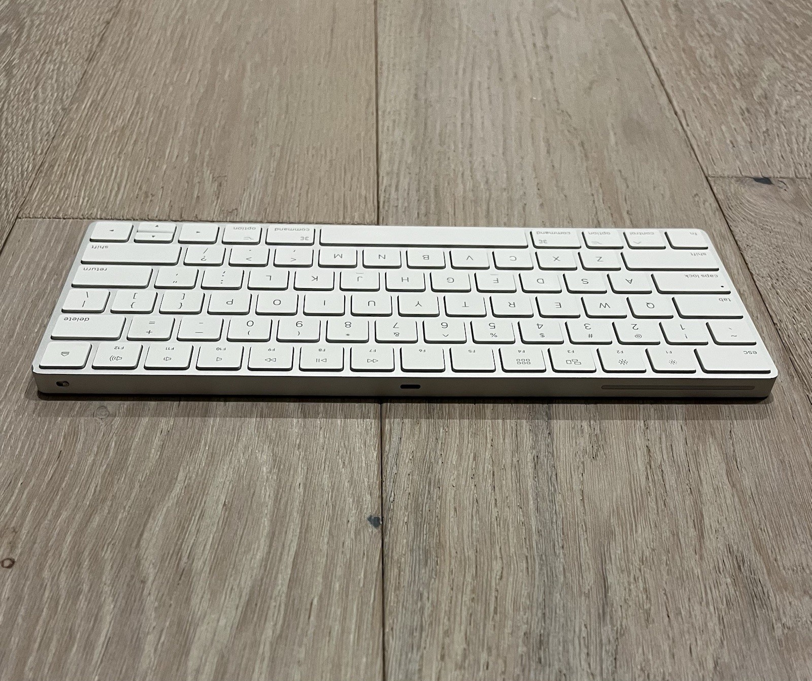 Genuine OEM Apple Magic Keyboard Silver A1644 Tested Working Good Condition