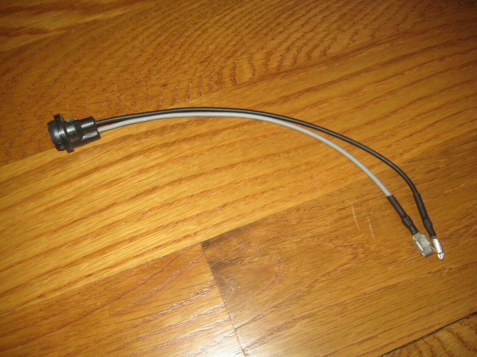 12 V LIGHT SOCKET FOR 5/8" .625" HOLE MINIATURE BAYONET BA9s BASE 8" LEADS