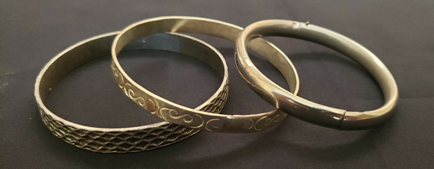 Vintage silver tone embossed handstamp bangle bracelets