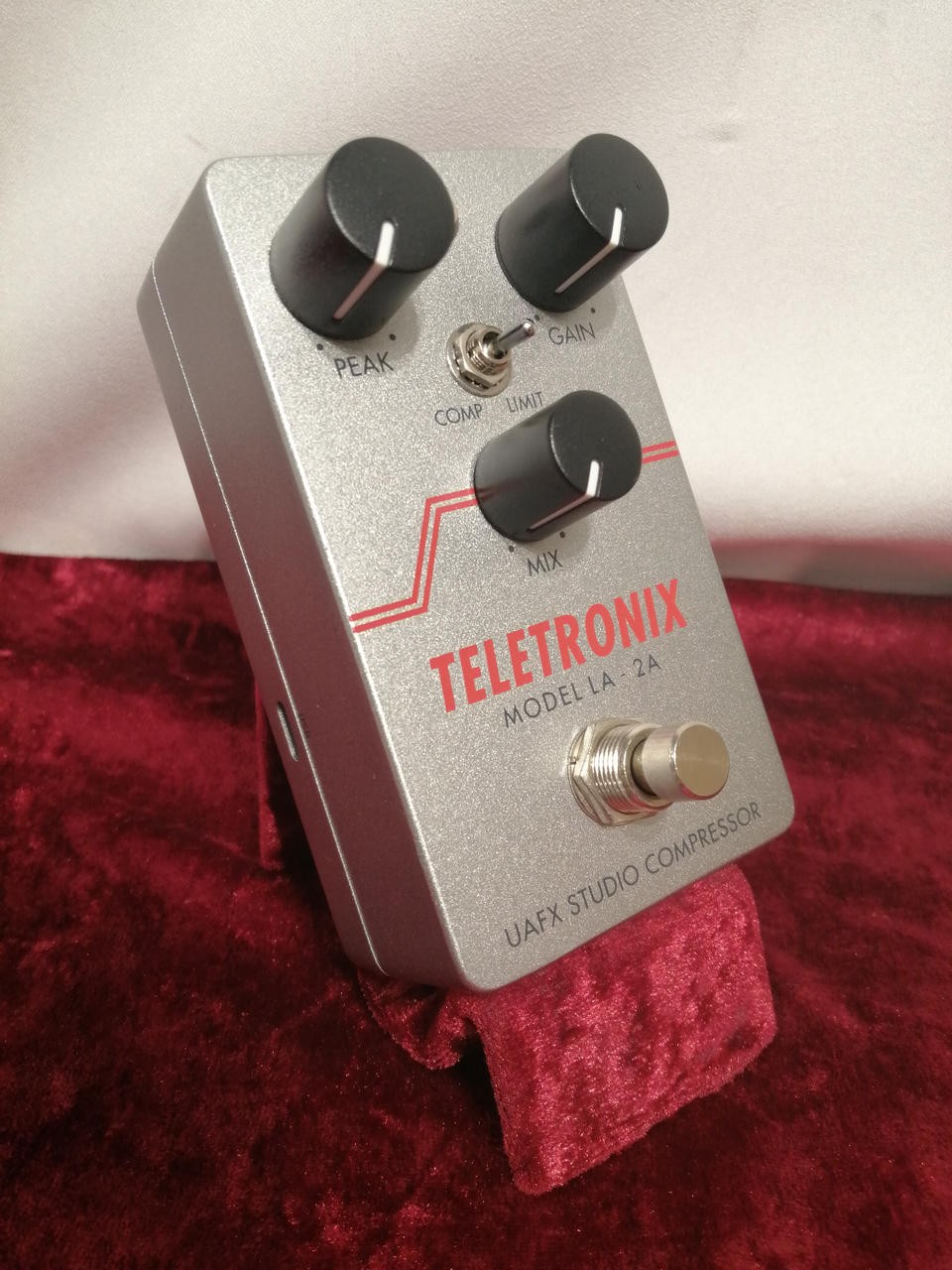 Universal Audio UAFX Teletronix LA-2A Compressor Pedal New