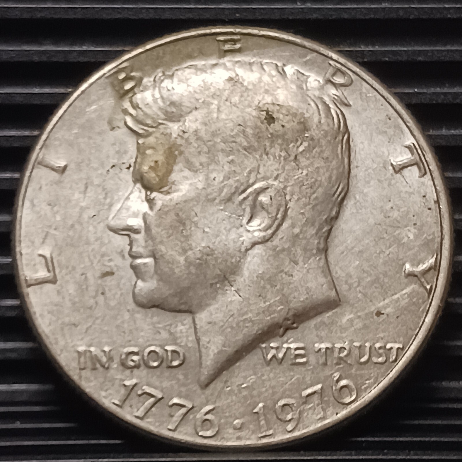 1776 1976 Kennedy Half Dollar Bicentennial Phil Minted Combined Shipping Ava.