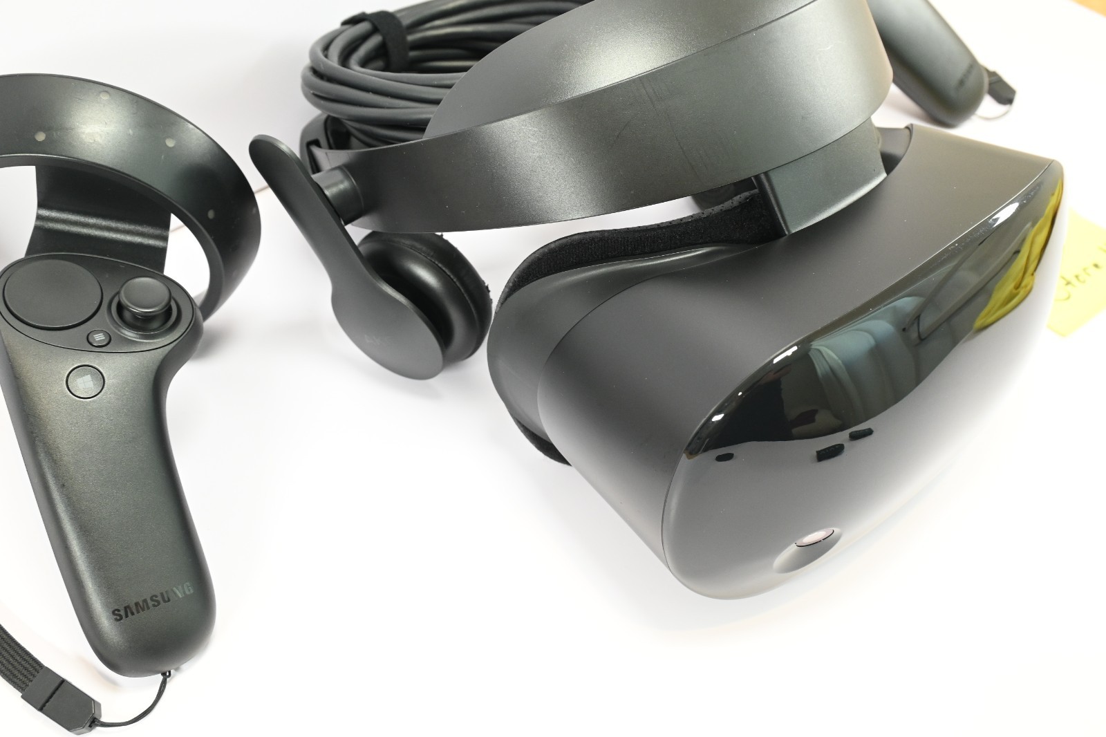 Samsung HMD Odyssey + Plus Windows Mixed Reality Headset + 2x Controllers Set