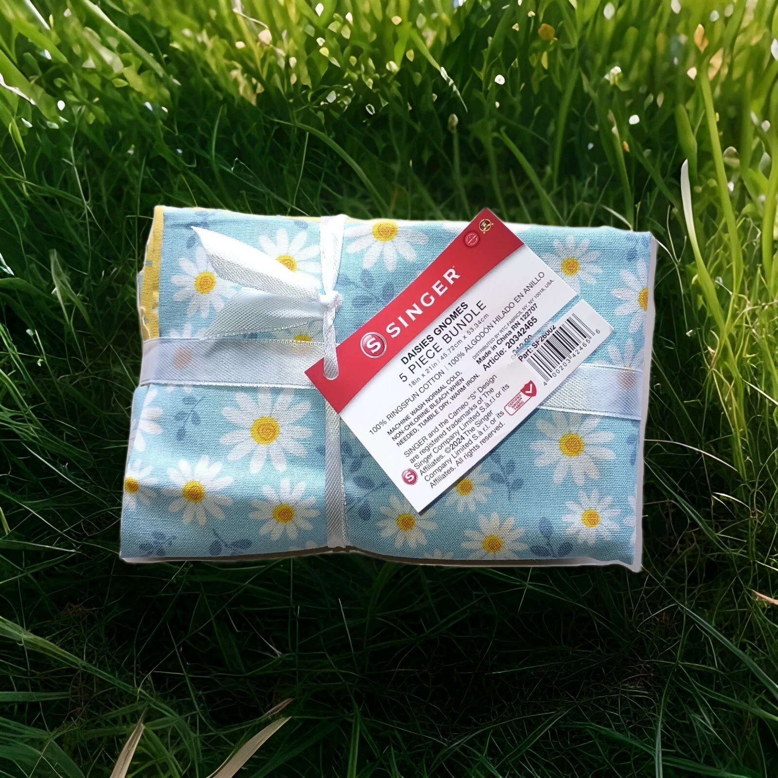 5 Daisies Floral Bees CottageCore Patterned Blue Fabric Pieces Sewing NWT