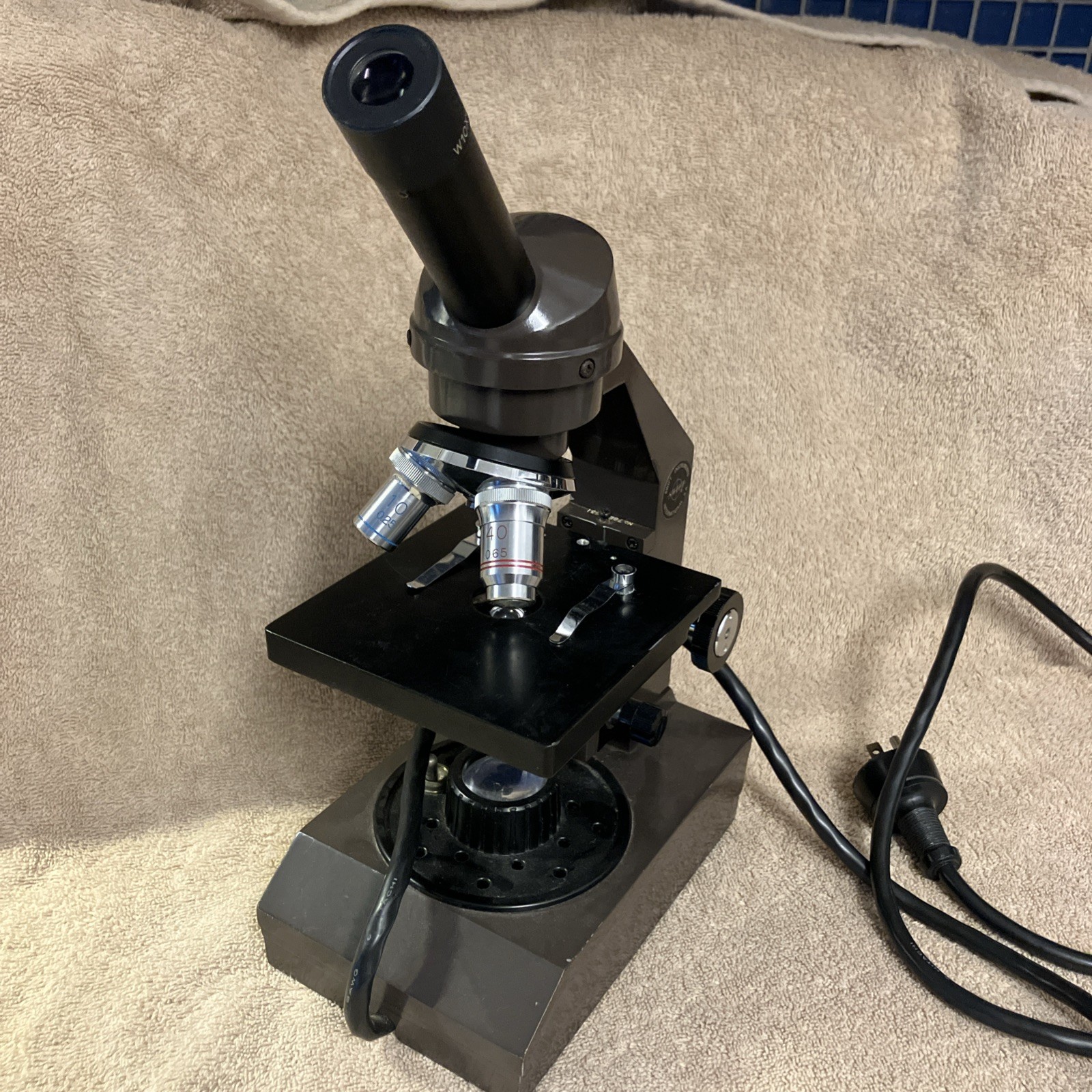Swift Instruments Series 2240 Microscope 40x 10x & 4x Objectives