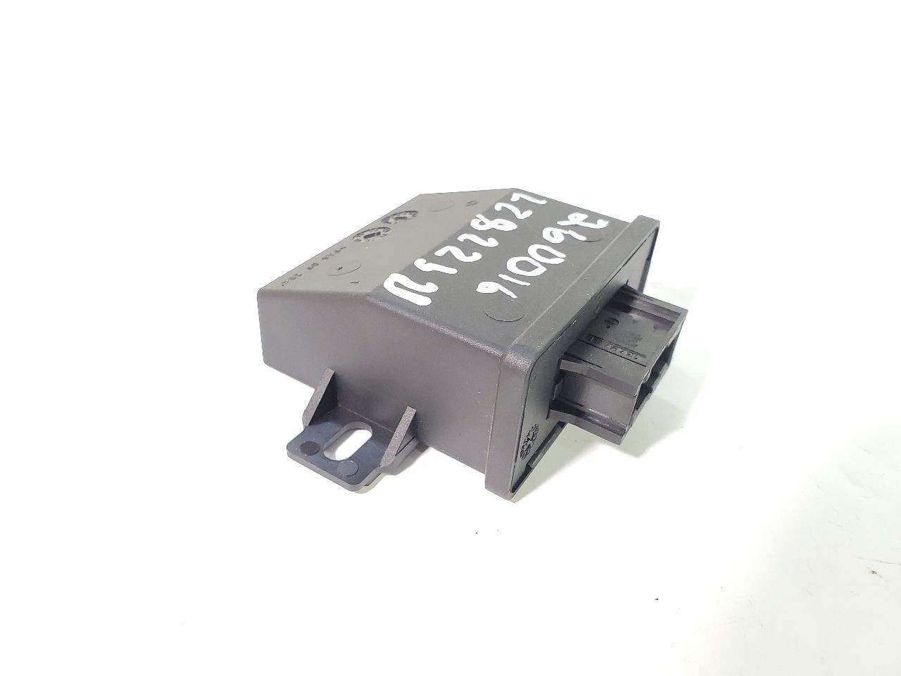 2016 Buick Cascada OEM Headlamp Control Module 13446941