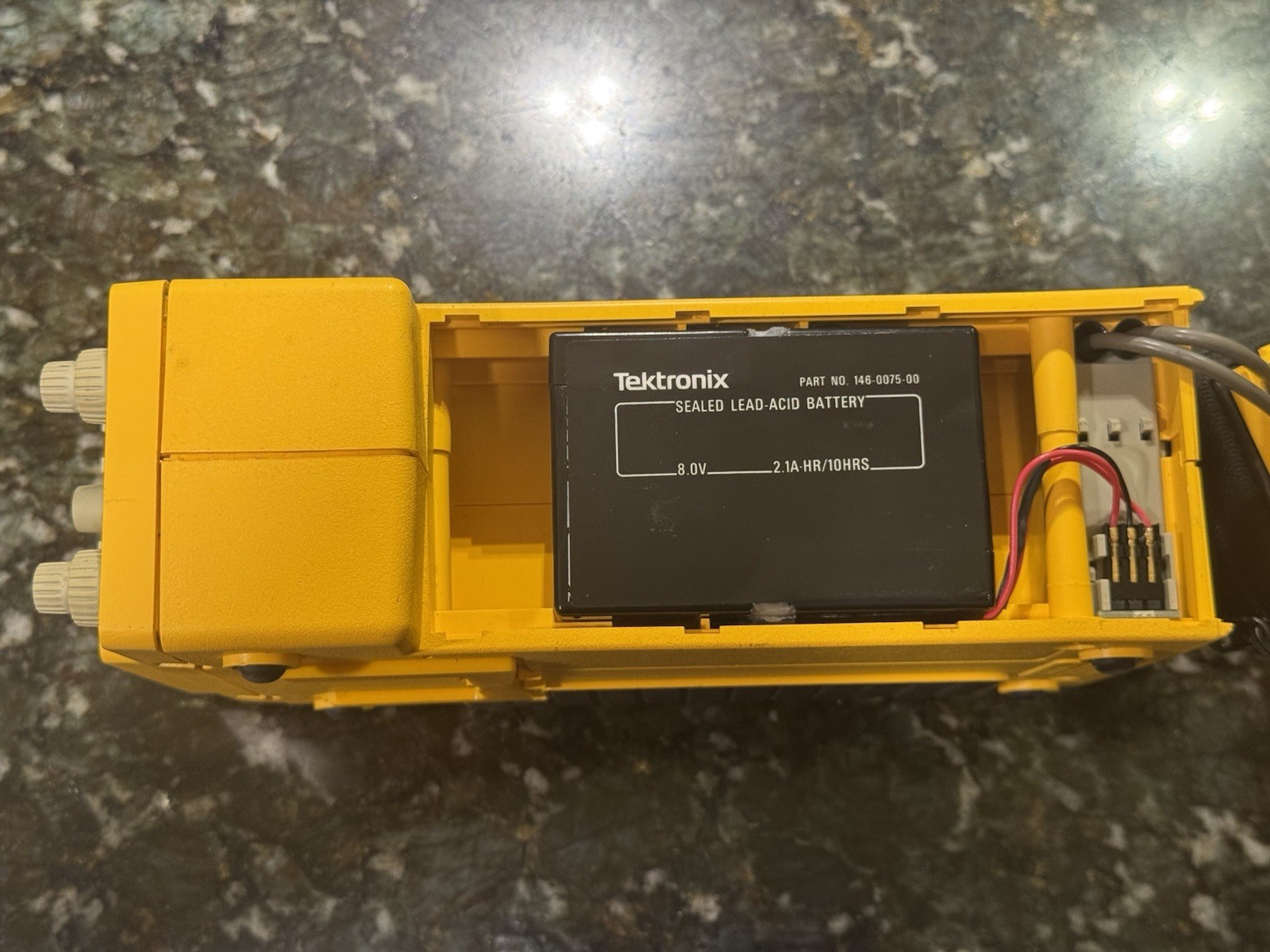 Tektronix 222 SDU portable 10MHZ - Yellow