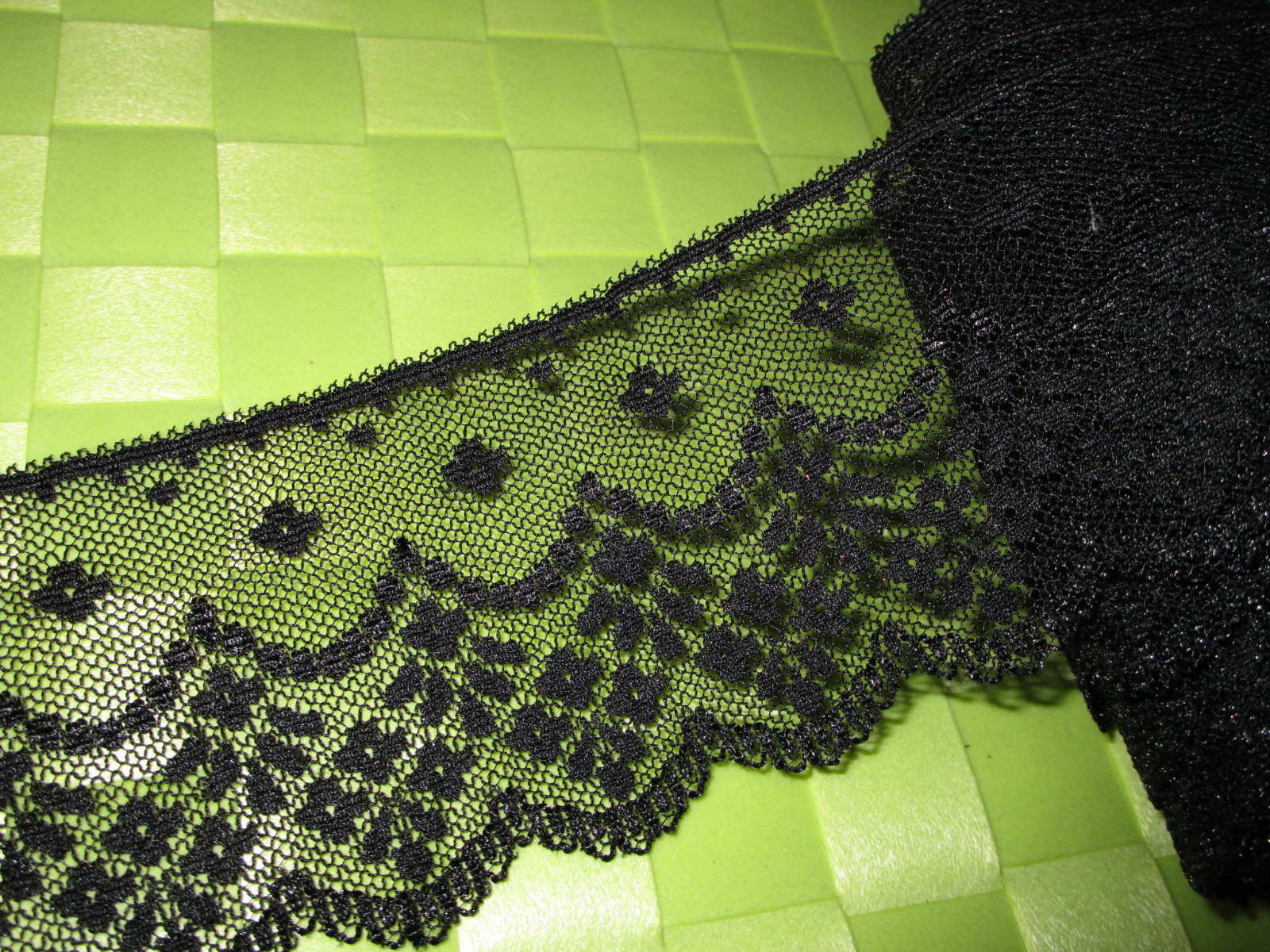5 yards 2 1/2" width non stretch black color scalloped edges trim