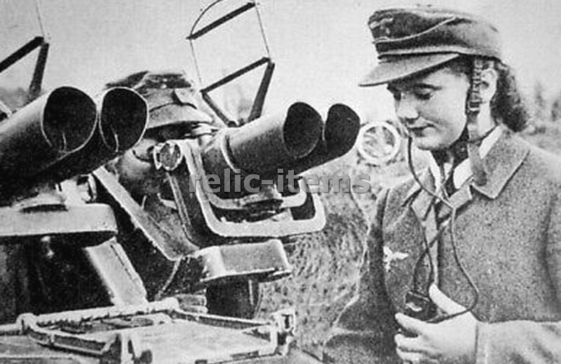 WW2 PICTURE PHOTO GERMAN WOMEN COMUNICATIONS SOLDIER 6709