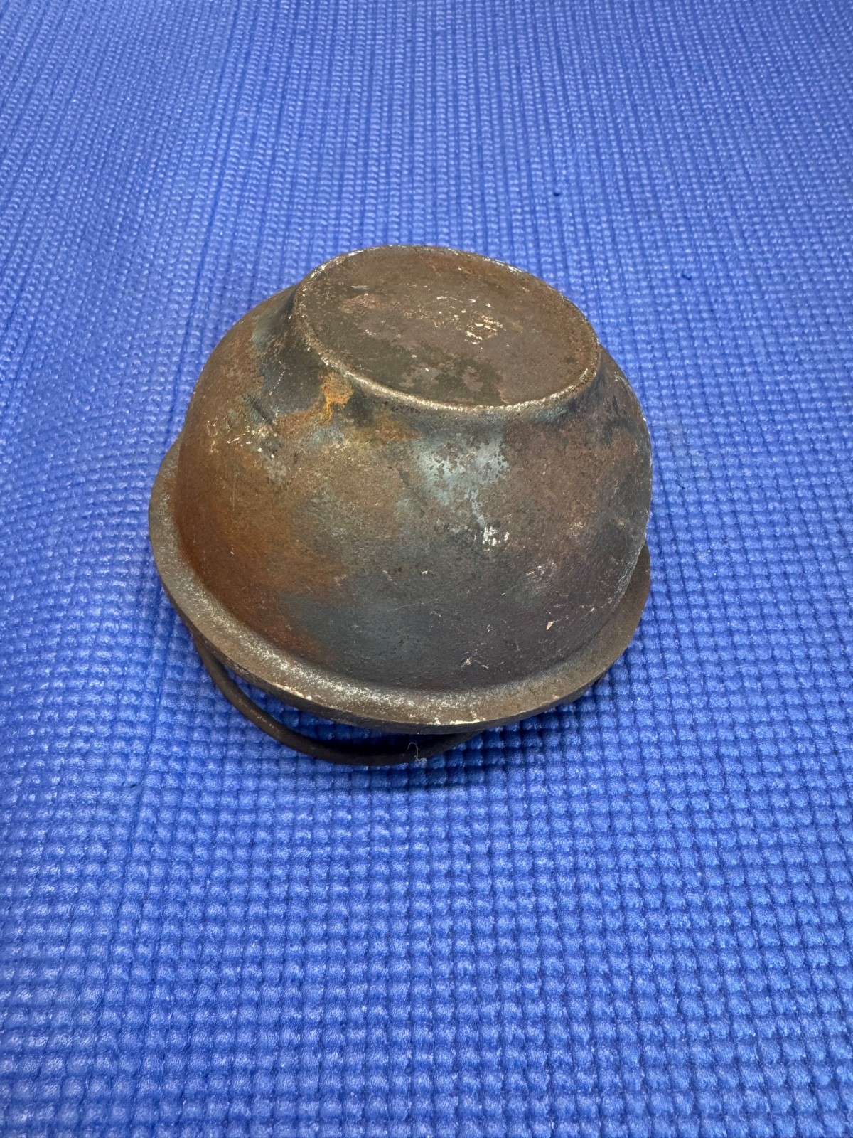Used cast iron melting pot