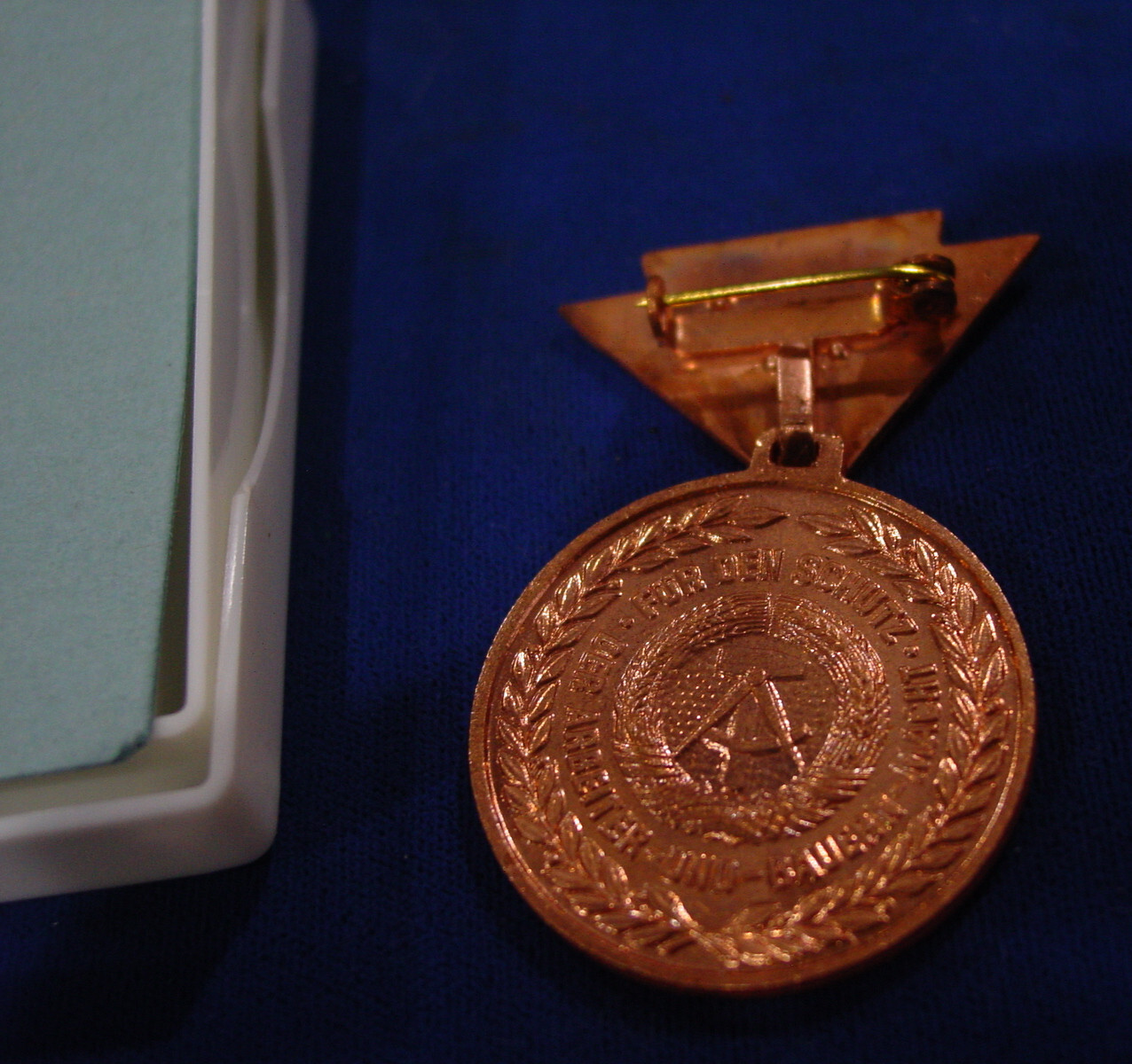 Bronze Der Nationalen Volksarmee Reserve National People Army NVA DDR medal