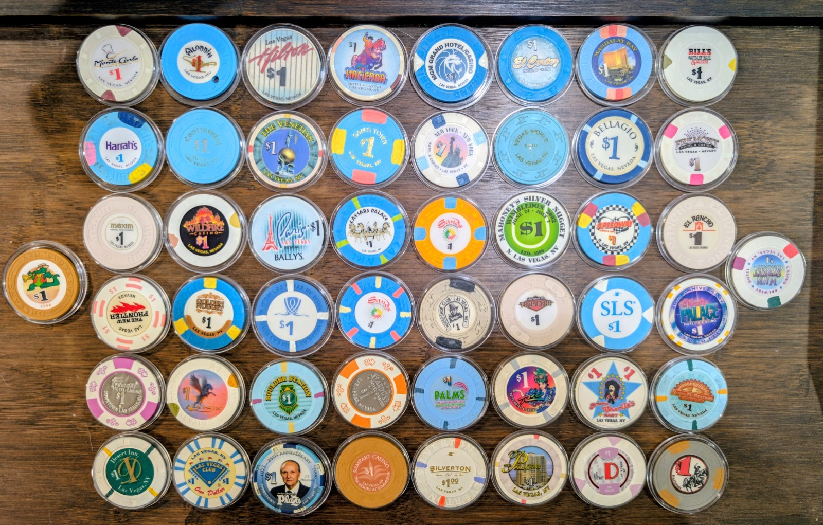 $1  Vegas casino chips in good condition perfect for new and seasoned collectors