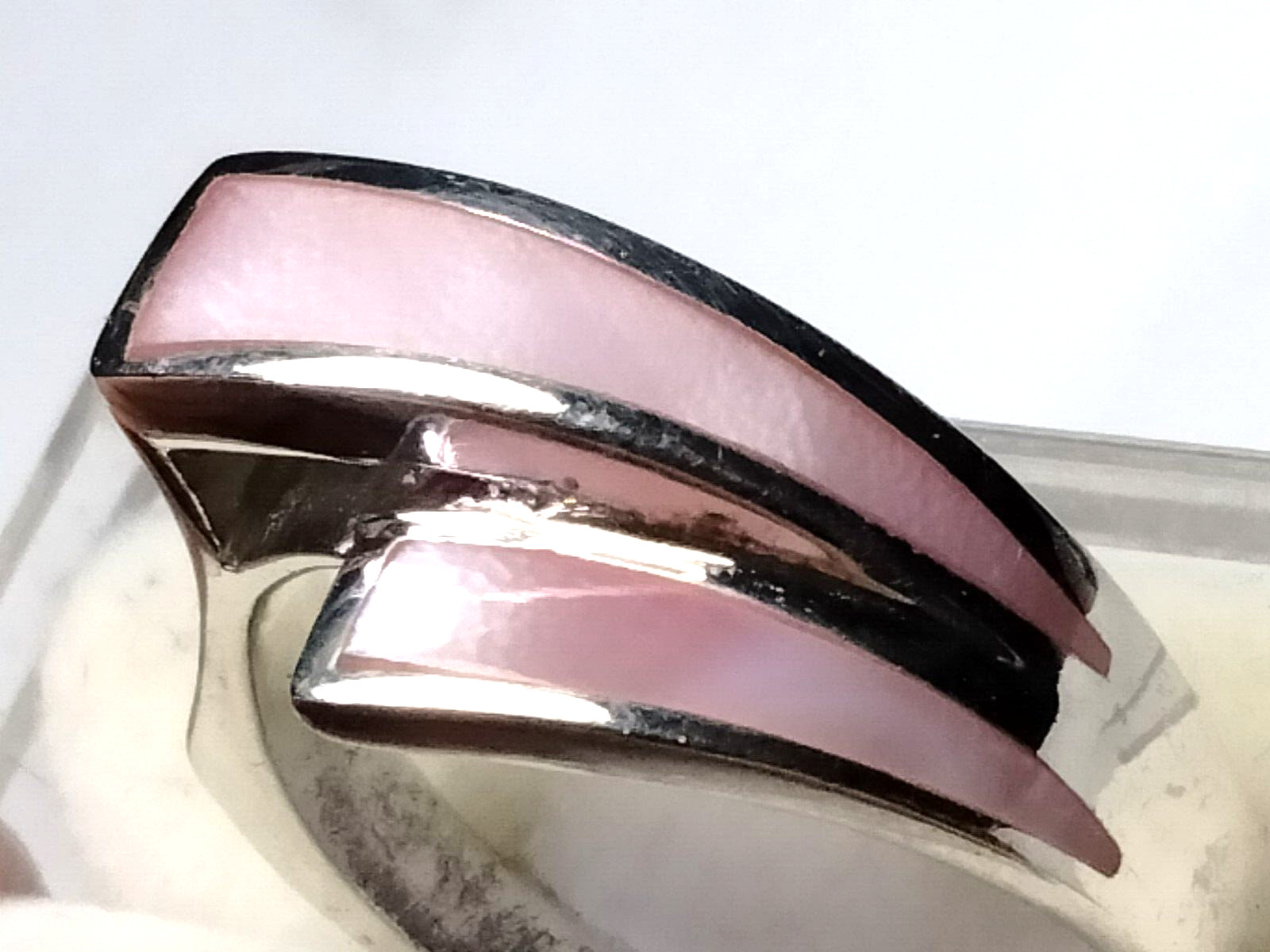 CHARMING MOP  INLAYS IN TRENDY STERLING SILVER.925 RING SIZE 7.75-8.0