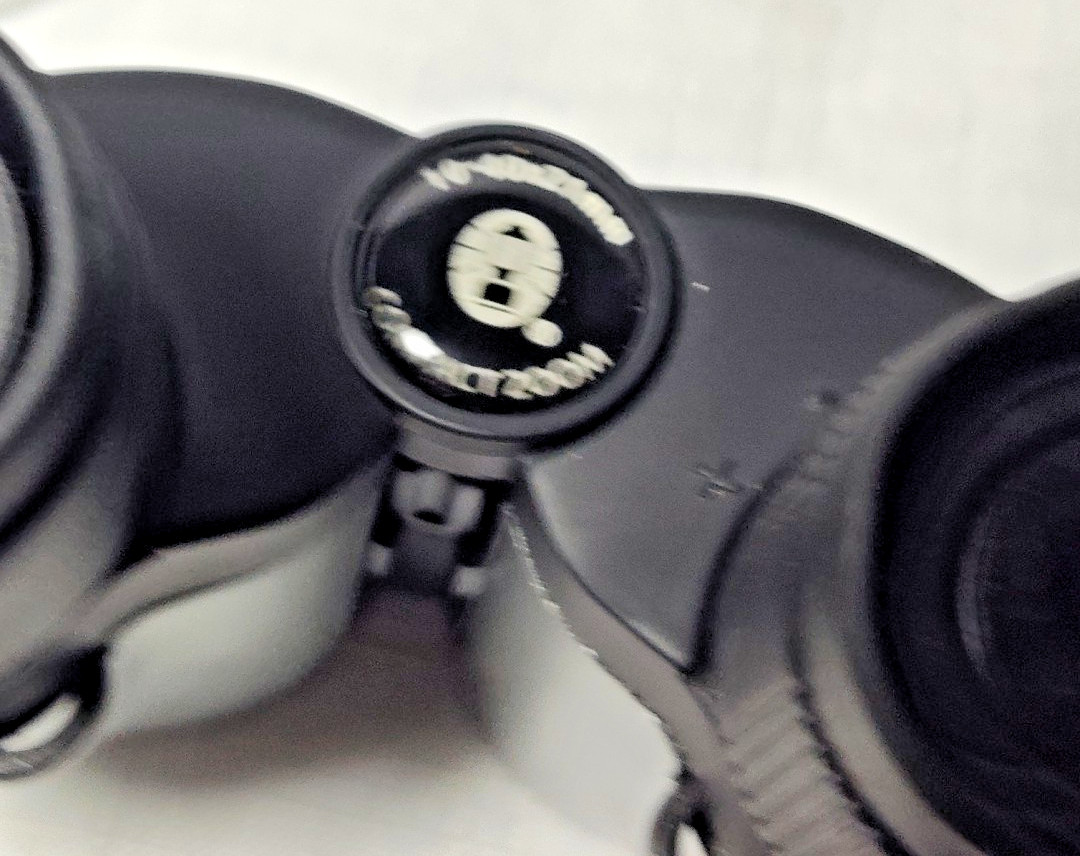 Coleman Compact Zoom Binoculars 10-40×21 – Open box