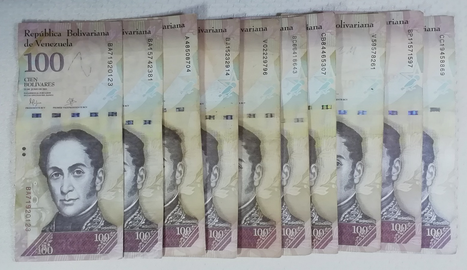 Banknotes Venezuela, 10 x 100 Bolivares Soberano, Used/Preowned