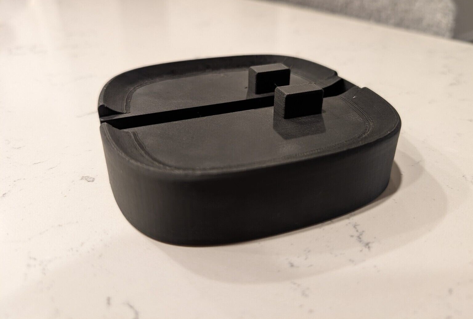 Sonos One/One SL/ PLAY:1 Front Cable Routing Base for Sofa Tables and More