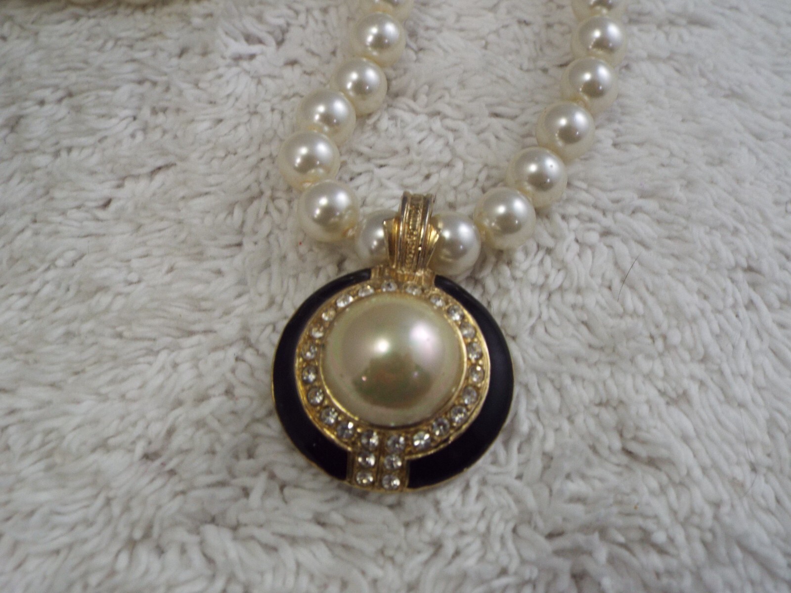 White Glass Pearl Bead Removeable Rhinestone Black Pendant Necklace (J12)