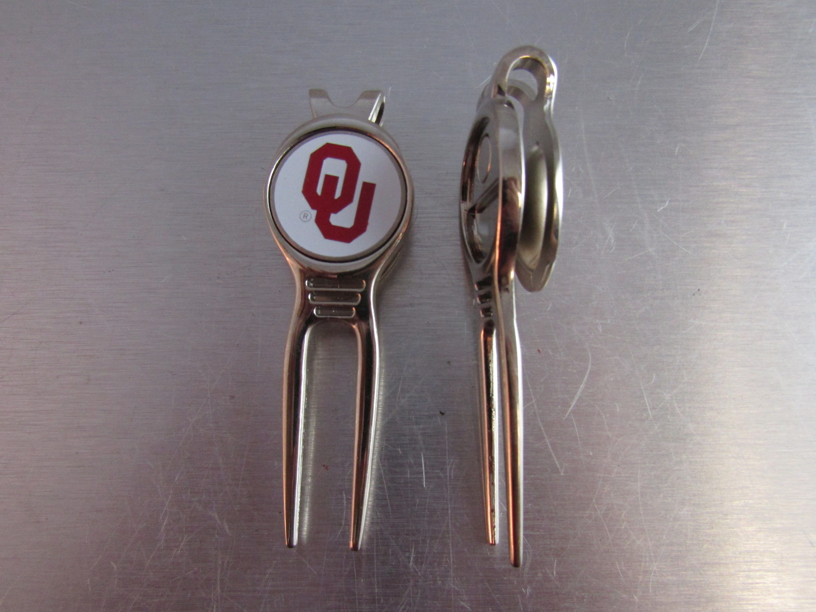 NCAA Golf Divot Repair Tool Beltclip w/ Ballmarker Silver Oklahoma Sooners White