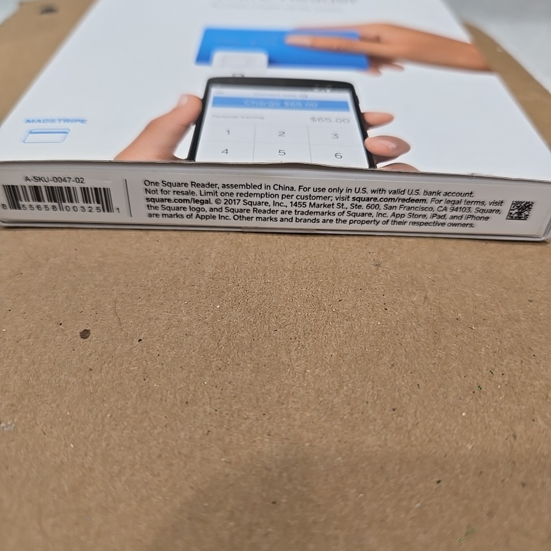 NEW Square Credit Card Reader for iPhone, iPad and Android