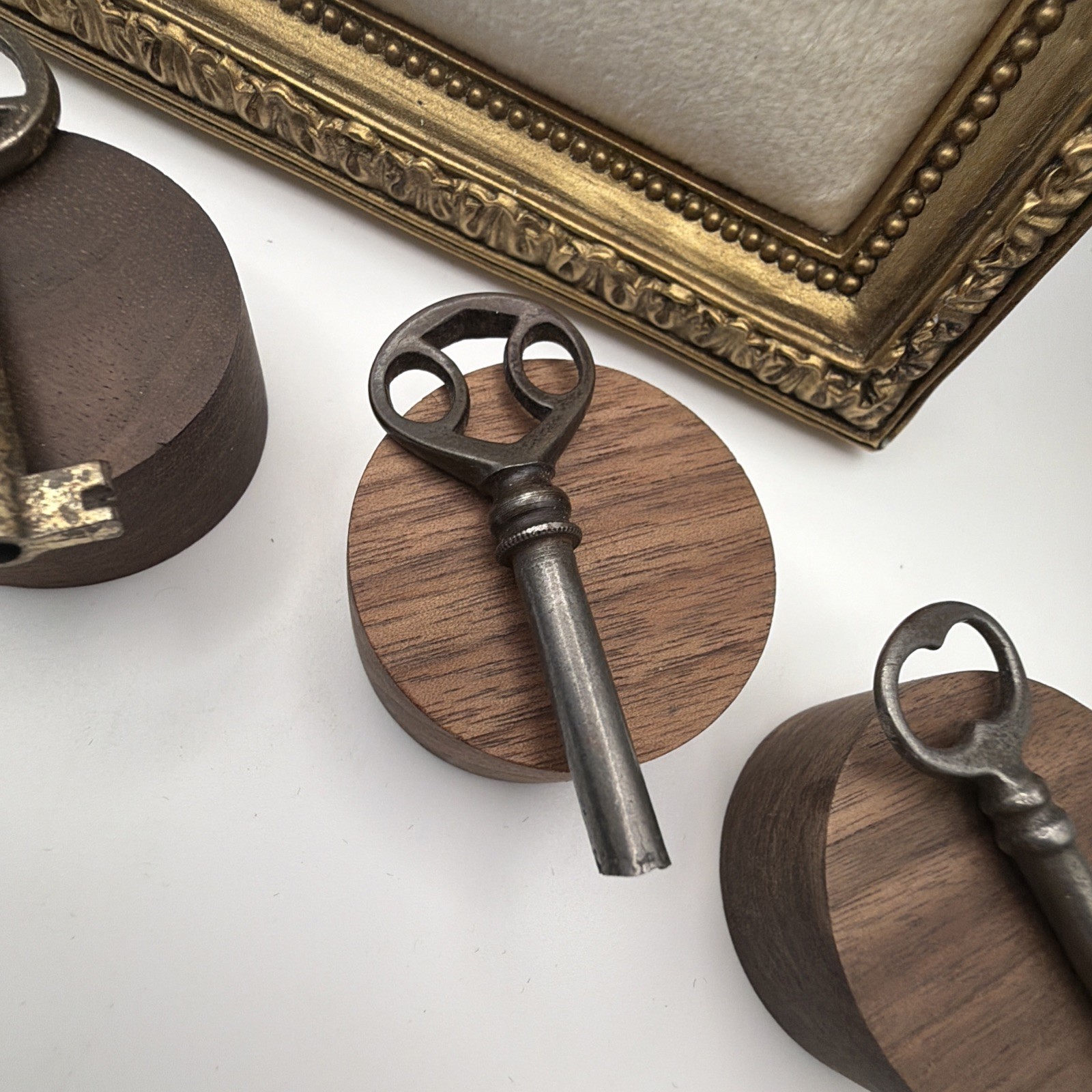 1061. 4 Skeleton Keys One Clock Key Vintage