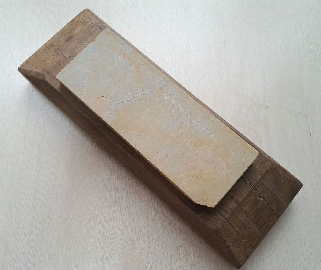 Japanese Natural Finishing Whetstone Akapin Hard Kyoto Honyama w/Base