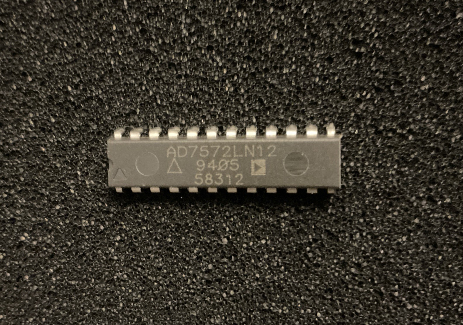 AD7572LN12 IC