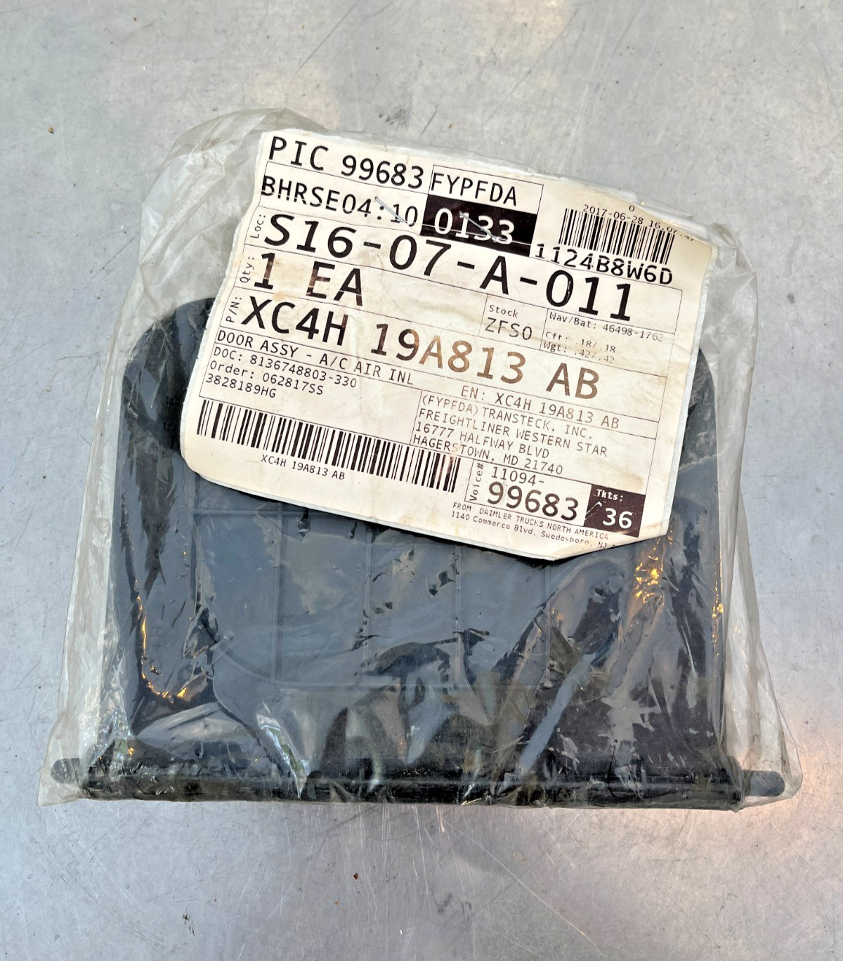 XC4H-19A813-AB  OEM  FORD  A/C DOOR  Freightliner  International   XC4H19A813AB