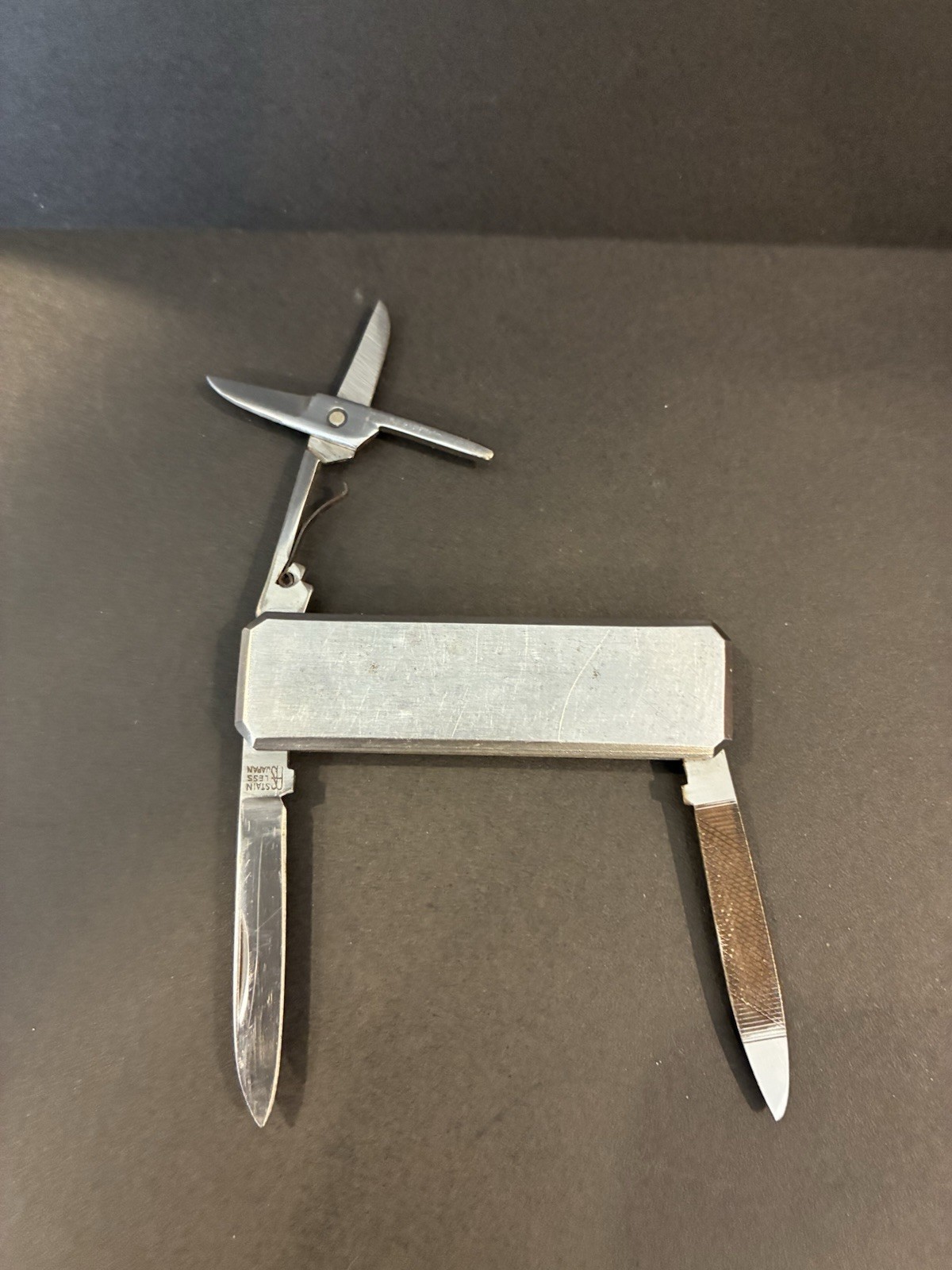 Microtel Thin Lightweight Folding Pocket Multi Purpose Tool with Scissors