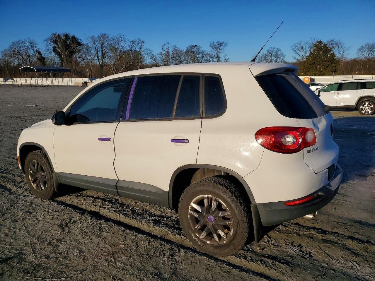 TIGUAN 2011 Glove Box 5024860