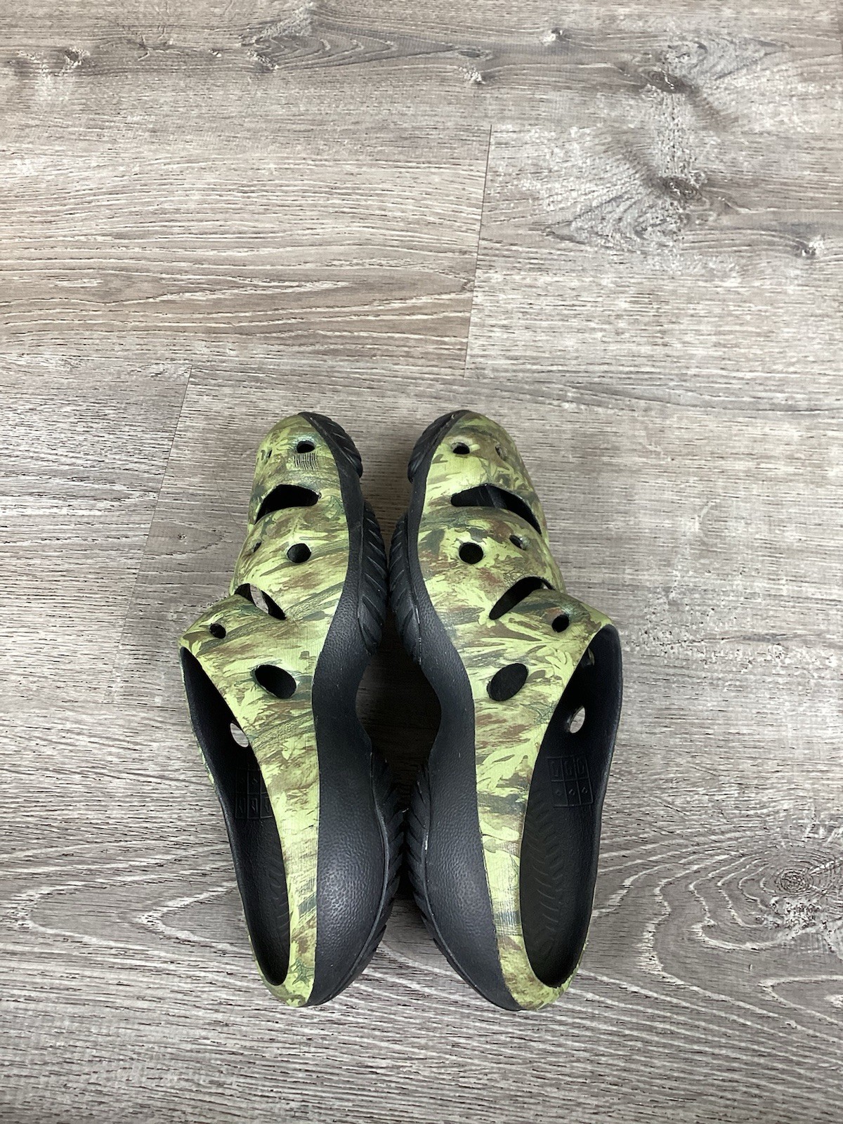 Keen Womens Yogui Arts Clogs Green Camo Rubber Slip On Shoes Sandals Size 9