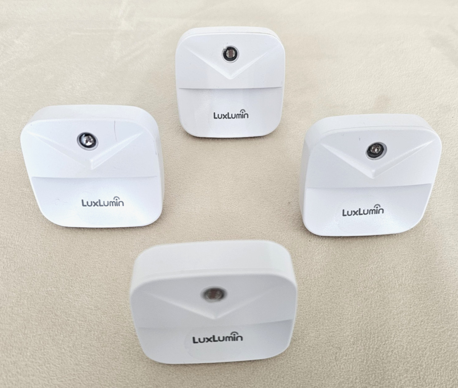 LUXLUMIN LED NIGHT LIGHTS x 4 - Dawn Sensor, Automatically Turn on and Off - NIB