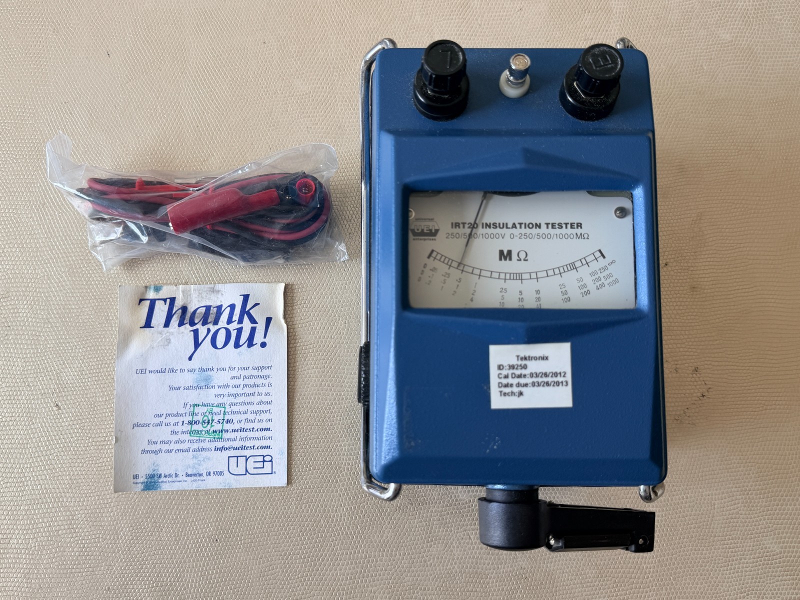 UNTESTED & SOLD AS IS - UEI IRT20 Insulation Tester Crank Style with Test Leads