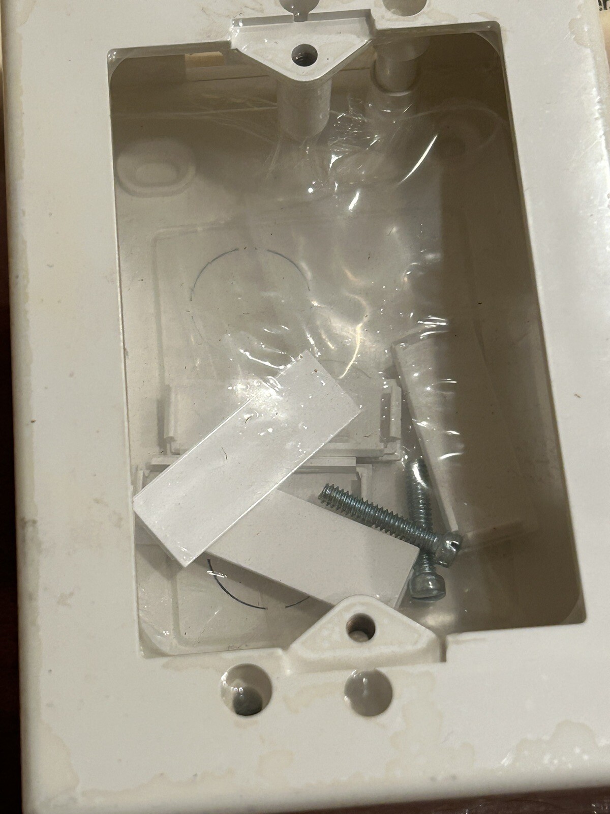 GENOVA WM232 WALL SWITCH AND RECEPTACLE BOX - NEW IN PACKAGE